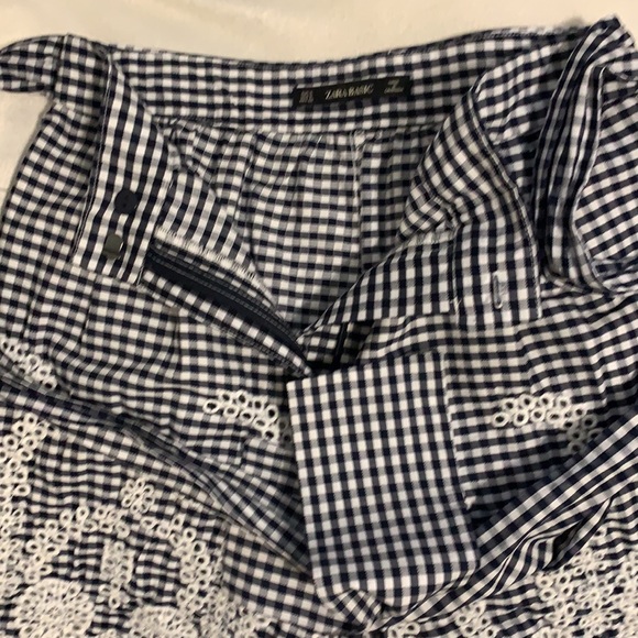 ⭐️Zara High Waisted Gingham and Eyelet Shorts - Picture 6 of 8